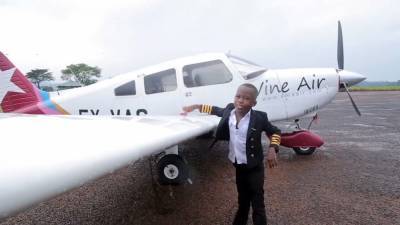 Семилетний угандиец уже трижды летал стажером на самолете.