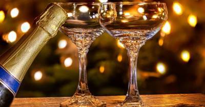 Коктейли с шампанским на Новый год-2021: простые рецепты вкусных напитков