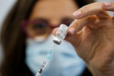 Минздрав Израиля не запретит выходить на улицу, чтобы сделать прививку
