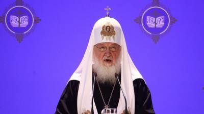 Патриарх Кирилл призвал не покупать "левые" свечи