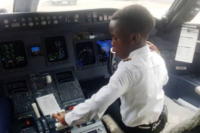 Ребенок стал пилотом в семь лет и прослыл сенсацией