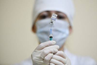 Гинцбург объявил о завершении испытаний вакцины "Спутник V" на пожилых людях