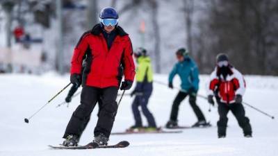 Тысячи туристов устремились на Красную поляну, где открылся горнолыжный сезон