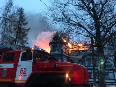 Сгоревший детский санаторий в Колчаново отреставрируют за счет государства