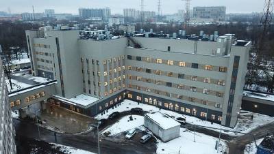 Госпиталь-трансформер, крещенские морозы и пенная вечеринка: Петербург 24 декабря