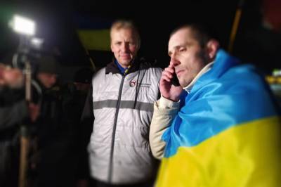 Политзаключенный Александр Шумков вернулся в Украину