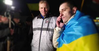 В Украину из российского плена вернулся политзаключенный Шумков