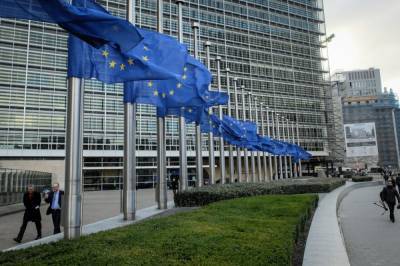Еврокомиссия планирует применить соглашение с Британией до его ратификации