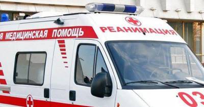 Mercedes протаранил здание на Васильевском острове, водитель погиб