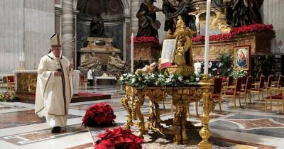 Католики по всему миру отмечают Рождество Христово