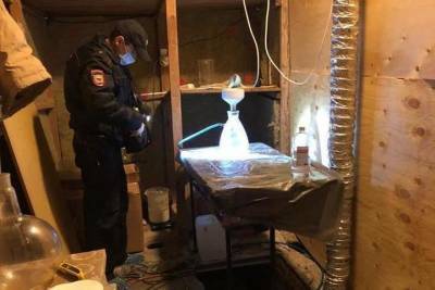 Более 2 тысяч доз наркотиков изъяли в подпольной лаборатории под Симферополем