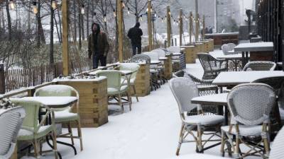 Ресторанам в Петербурге разрешили открыть зимние веранды в праздники