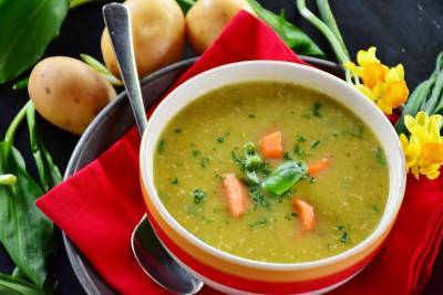 Диетологи объяснили, нужно ли есть суп каждый день