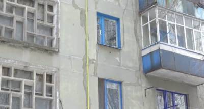 В Лисичанске на глазах разрушается жилой дом, но дела до этого нет никому (видео)