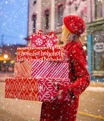 Юрист объяснила россиянам, как вернуть в магазин ненужные новогодние подарки и подзаработать