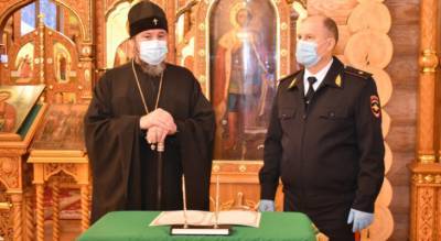 Полицейские вернули в мужской монастырь похищенные иконы, оцененные в 1 миллион рублей