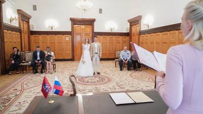 В России в 2020 году снизилось число регистрируемых браков