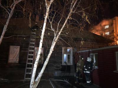 В центре Астрахани на пожаре пострадала пенсионерка