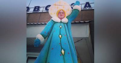 В Барнауле сообщили, что "страшной" статуи Снегурочки в городе нет - ren.tv - Барнаул - Воронежская обл. - Нововоронеж