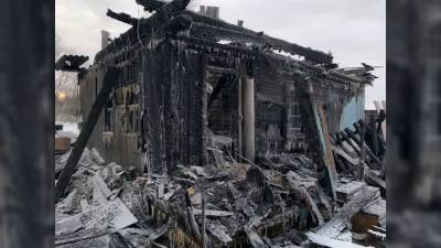 Двое детей и их родители заживо сгорели в своем доме в Тобольске