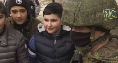 Российские военнослужащие провели урок по безопасности для школьников Степанакерта