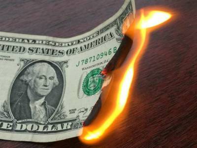 «США могут ограничить использование доллара в России»: эксперт высказался о возможном запрете американской валюты