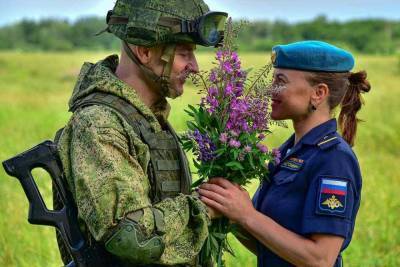 В России могут вдвое повысить пособие на ребенка для женщин-военнослужащих