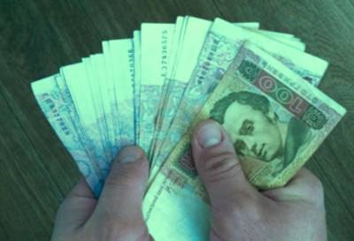 С 1 января: украинцы получат надбавки к зарплате, кто и насколько разбогатеет