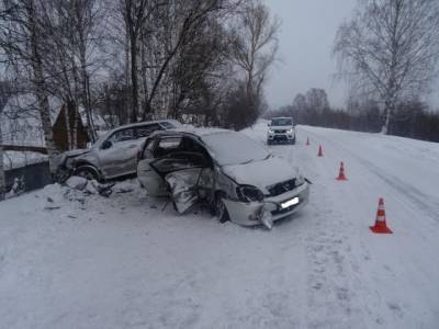 На юге Кузбасса в лобовом ДТП пострадали четыре человека
