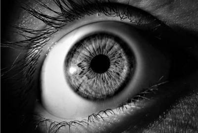 Разные зрачки, вспышки света: Ученые назвали симптомы заболеваний глаз, с которыми нужно срочно обратиться к врачу