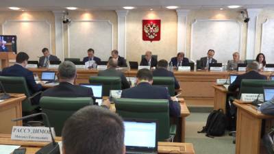 Совфед одобрил закон, позволяющий признать физлиц иноагентами в России