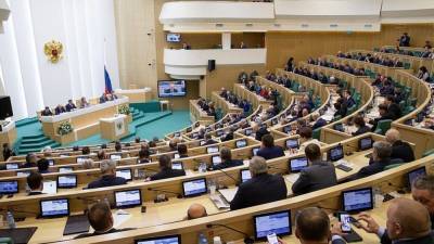 Закон о "хамстве чиновников" одобрили в Совфеде