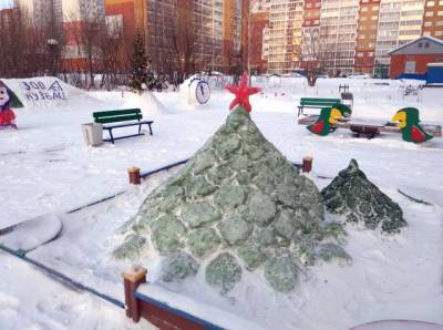 Для мальчишек и девчонок появился снежный городок «В гостях у сказки» на Радуге