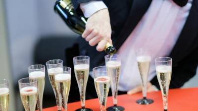 Петербуржцы нашли замену шампанскому на Новый год