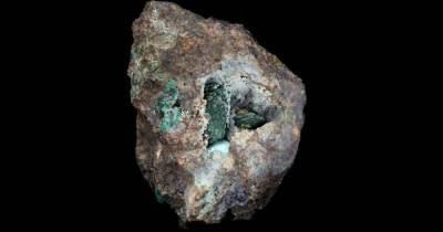 В Великобритании открыли новый уникальный изумрудно-зеленый минерал