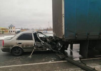 В Сасовском районе легковушка врезалась в грузовик, погиб человек