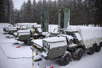 Расчеты С-400 заступили на первое боевое дежурство в Свердловской области
