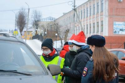 В Ивановской области водителям вручают «мандаринки безопасности»