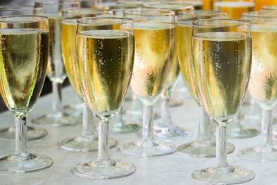 Россияне отказались от шампанского к Новому году
