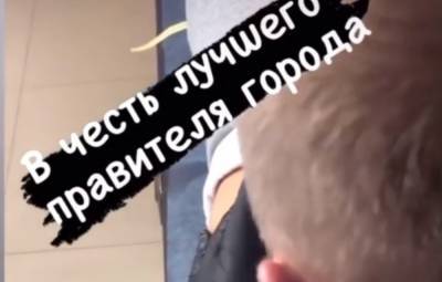 "Это же никому не вредит": украинцы бросились делать тату с Кернесом на своем теле, кадры