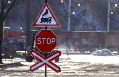 Поезд и легковушка столкнулись в Тверской области