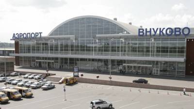 Пьяный пассажир едва не покалечил бортпроводника в аэропорту Домодедово