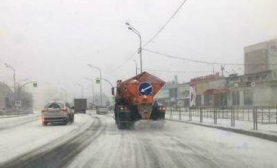 В Тюмени ликвидируют последствия сильного снегопада