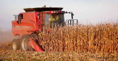 Украинские аграрии за аренду сельхозтехники получат почти миллиард грн