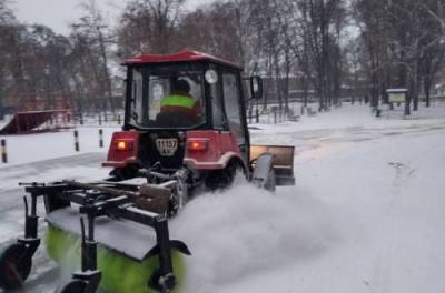Харьков завалило снегом, коммунальщики не справляются. ВИДЕО