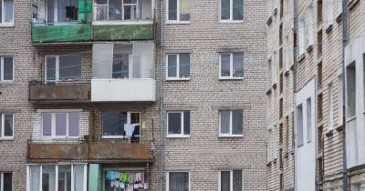 В Калининграде с четвёртого этажа выпала 28-летняя женщина