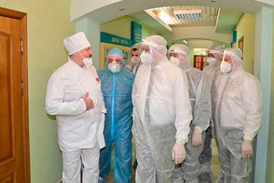 Лукашенко назвал посещение коронавирусных больниц стилем своей работы