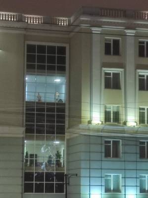 Власти Удмуртии объяснили голых мужчин в окнах правительства