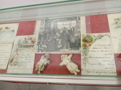 В петербургской библиотеке открылась выставка старых новогодних открыток и фотографий
