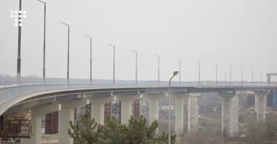 В Запорожье открыли движение частью моста через Днепр. Переезд строят уже 16 лет